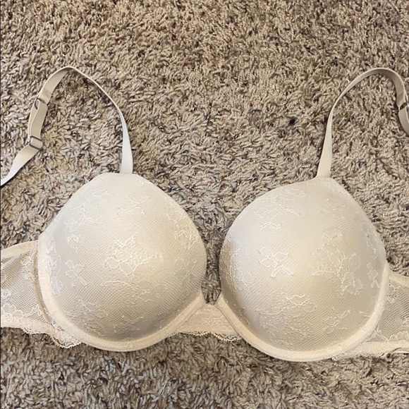 Victoria’s Secret Biofit Lace Push Up Bra - Picture 1 of 1